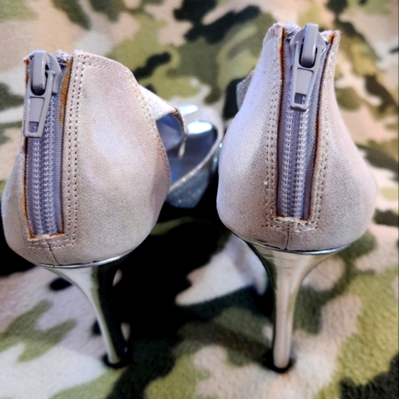 Fioni Night Pumps Silver Heels Size 9 - Picture 4 of 14